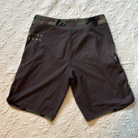 Billabong Board Shorts - Picture 4 of 5